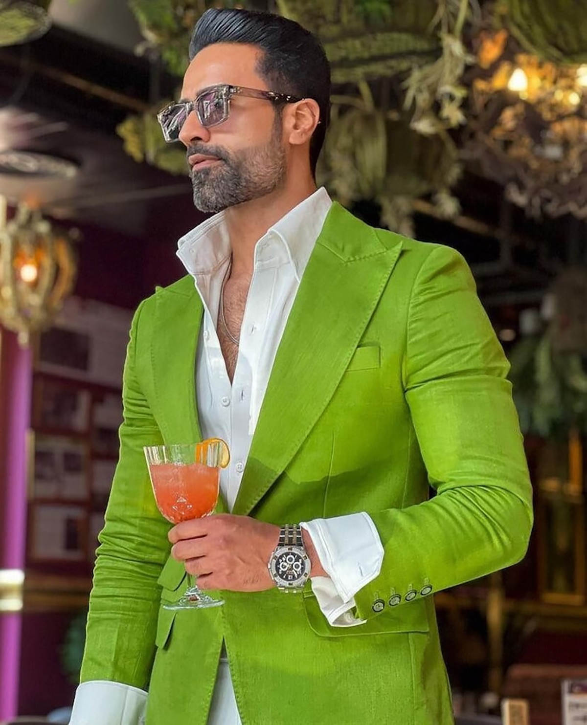 Handsome Green Groom Men Wedding Tuxedos Custom Made Peaked Lapel Formal Jacket For Business Wear Party Birthday One Piece