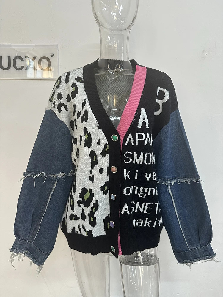 UCXQ Temperament Denim Spliced Contrast Color Leopard Jacquard Sweater Cardigan Womens Loose Knitted Jacket Autumn 410 240717