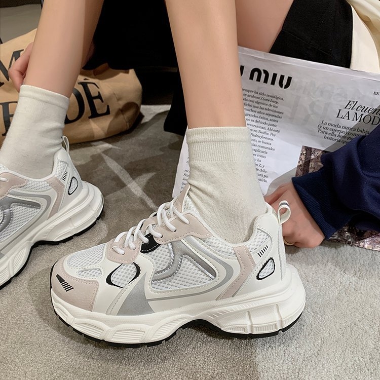 Mesh breathable sports shoes, new fly woven casual women's shoes, fashionable and trendy women's shoes, thick soled mesh shoes, Korean versi