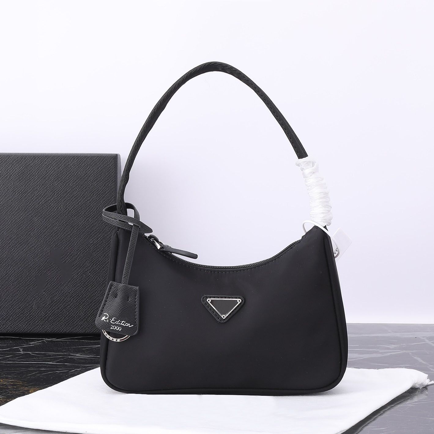 Designer bag classic handbag luxurious and fashionable womens crossbody shoulder bag high-quality stitched letter handbag womens wallet 04