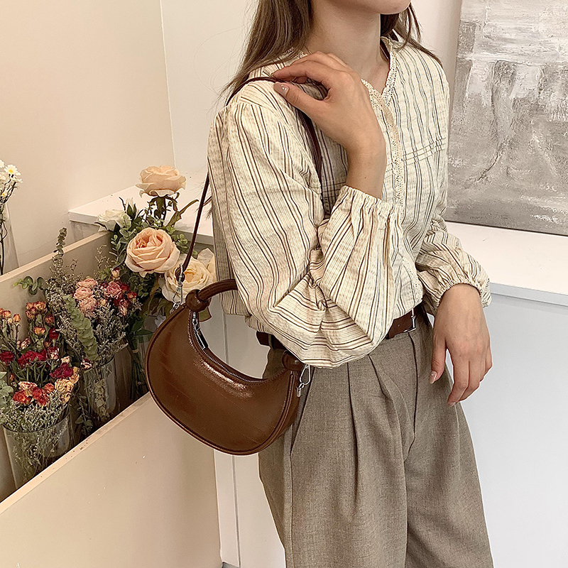 The tote bag Summer Wholesale Products Half Moon Handbags Ladies Simple Design Ladies Fashion Bags with Custom Printed Logo