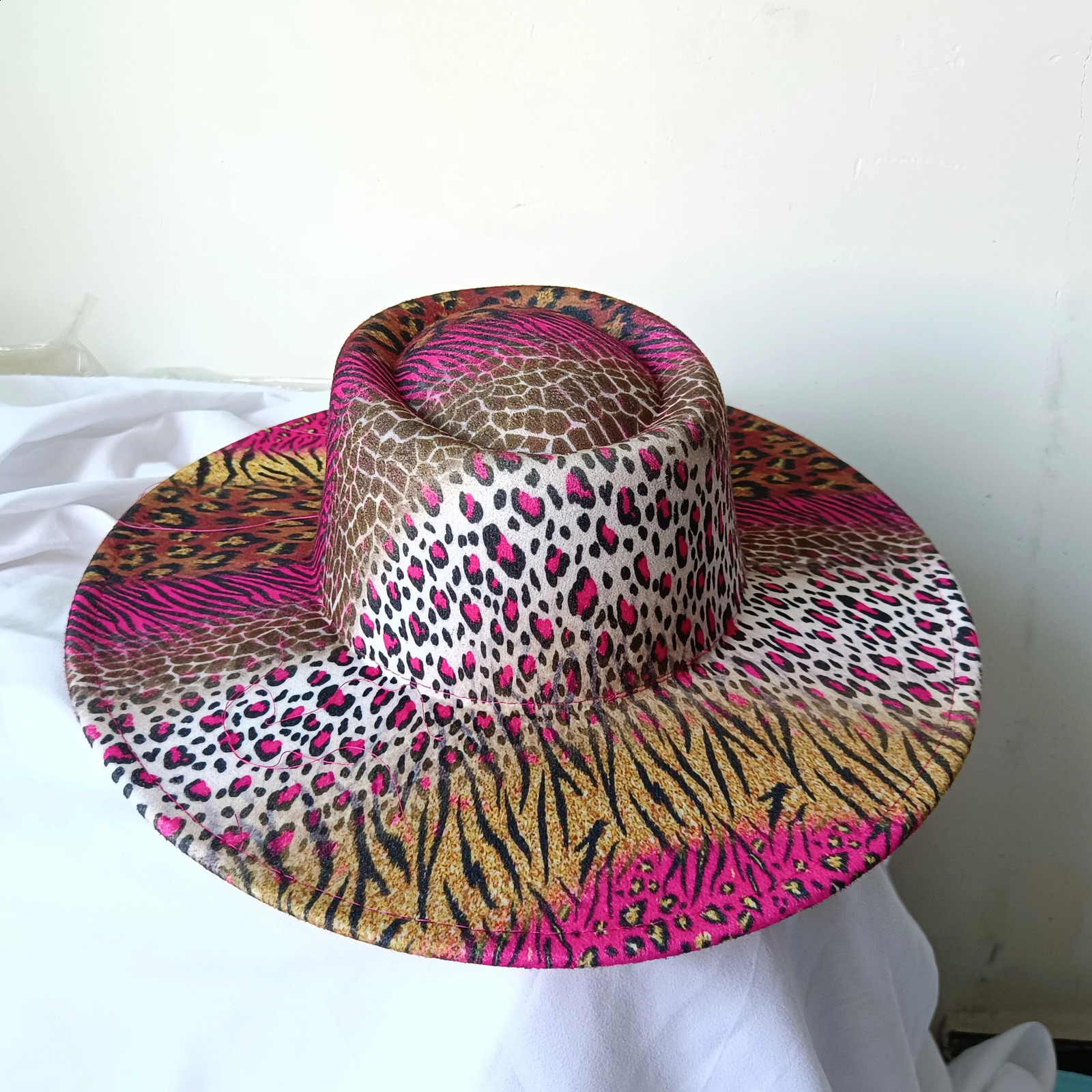 9.5cm rose red leopard print fedora hat wide brim bump hat men and women fashion unique style ladies fedora hat men 240717