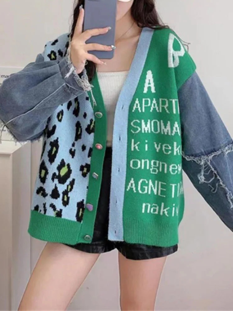 UCXQ Temperament Denim Spliced Contrast Color Leopard Jacquard Sweater Cardigan Womens Loose Knitted Jacket Autumn 410 240717