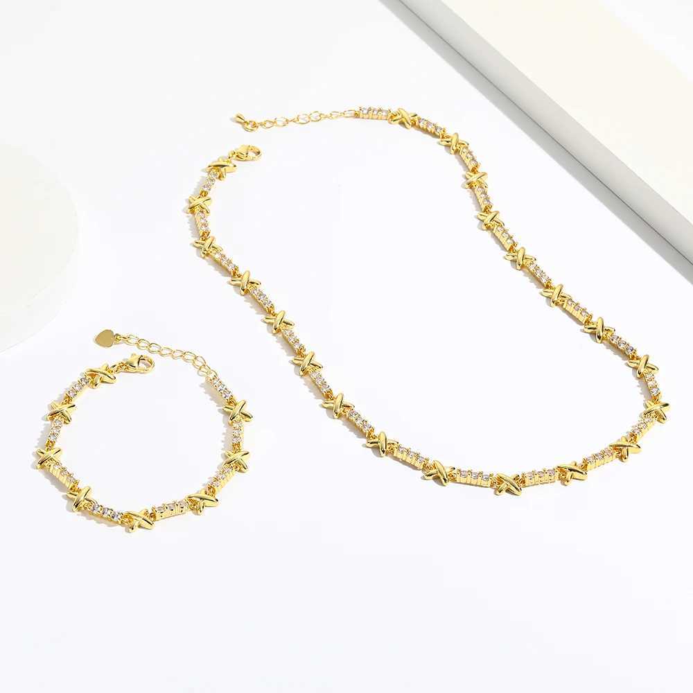 Pendant Necklaces Chunky X Cross Choker Necklace For Women Aesthetic Crosses Gold Color Crystal Chain on Neck Collar Statement Fashion Jewelry J240719