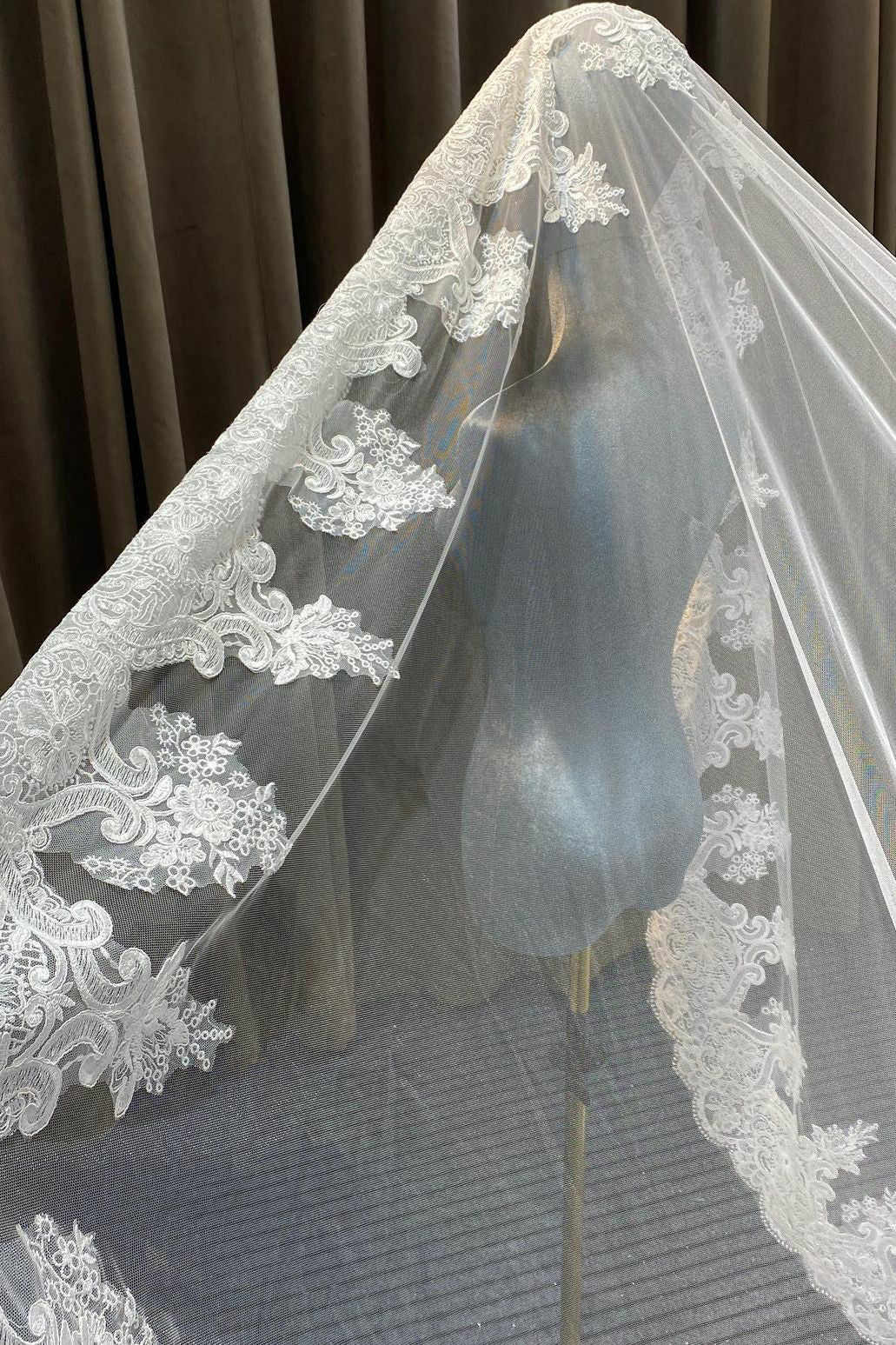 Bridal Veils Luxurious White Ivory 3m Cathedral Long Voile Marriage Lace Appliques Wedding Veil Tulle With Comb Bride Accessories