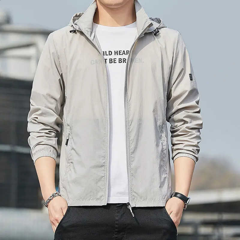 Summer Sun Protection Skin Coats Men Ultra-Light Sportswear Hooded Outwear Men Windbreaker Casual Solid Color Jackets T196 240816