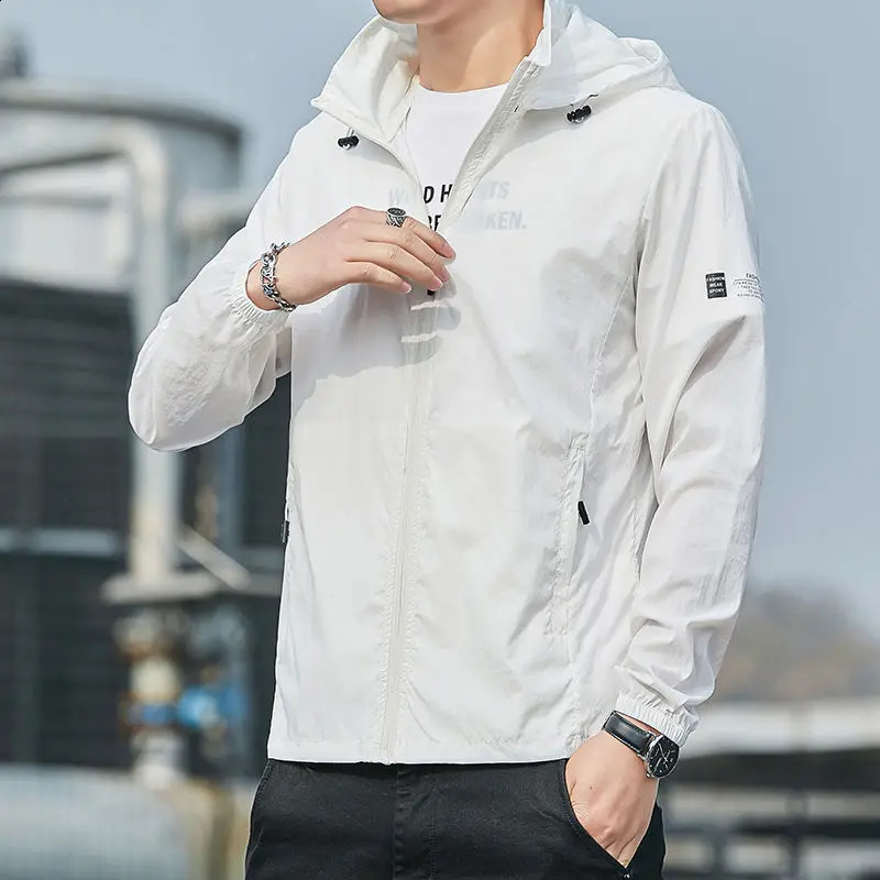 Summer Sun Protection Skin Coats Men Ultra-Light Sportswear Hooded Outwear Men Windbreaker Casual Solid Color Jackets T196 240816