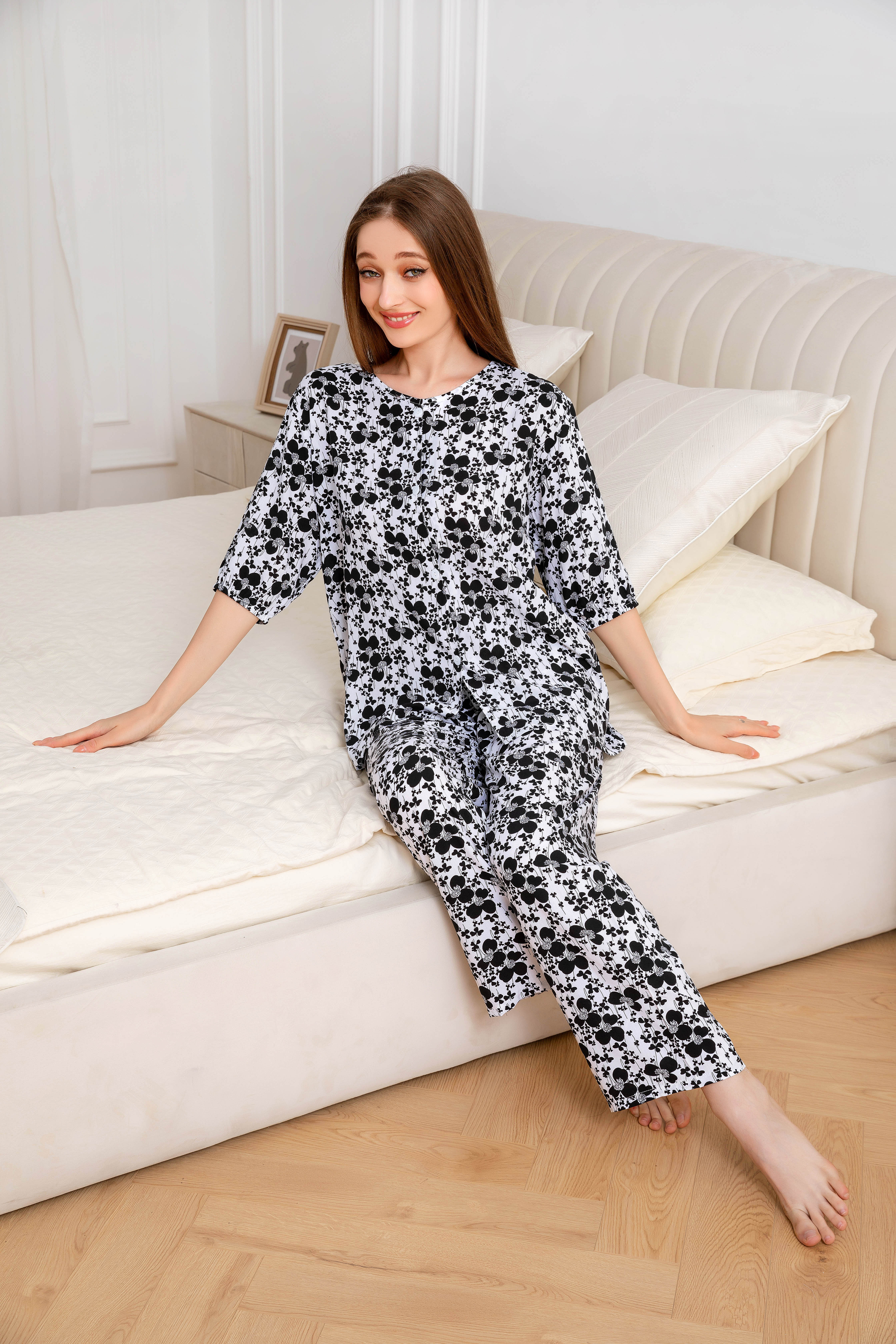 Women's Home Clothes, Pajamas, Black and White Small Floral Pants Set C205