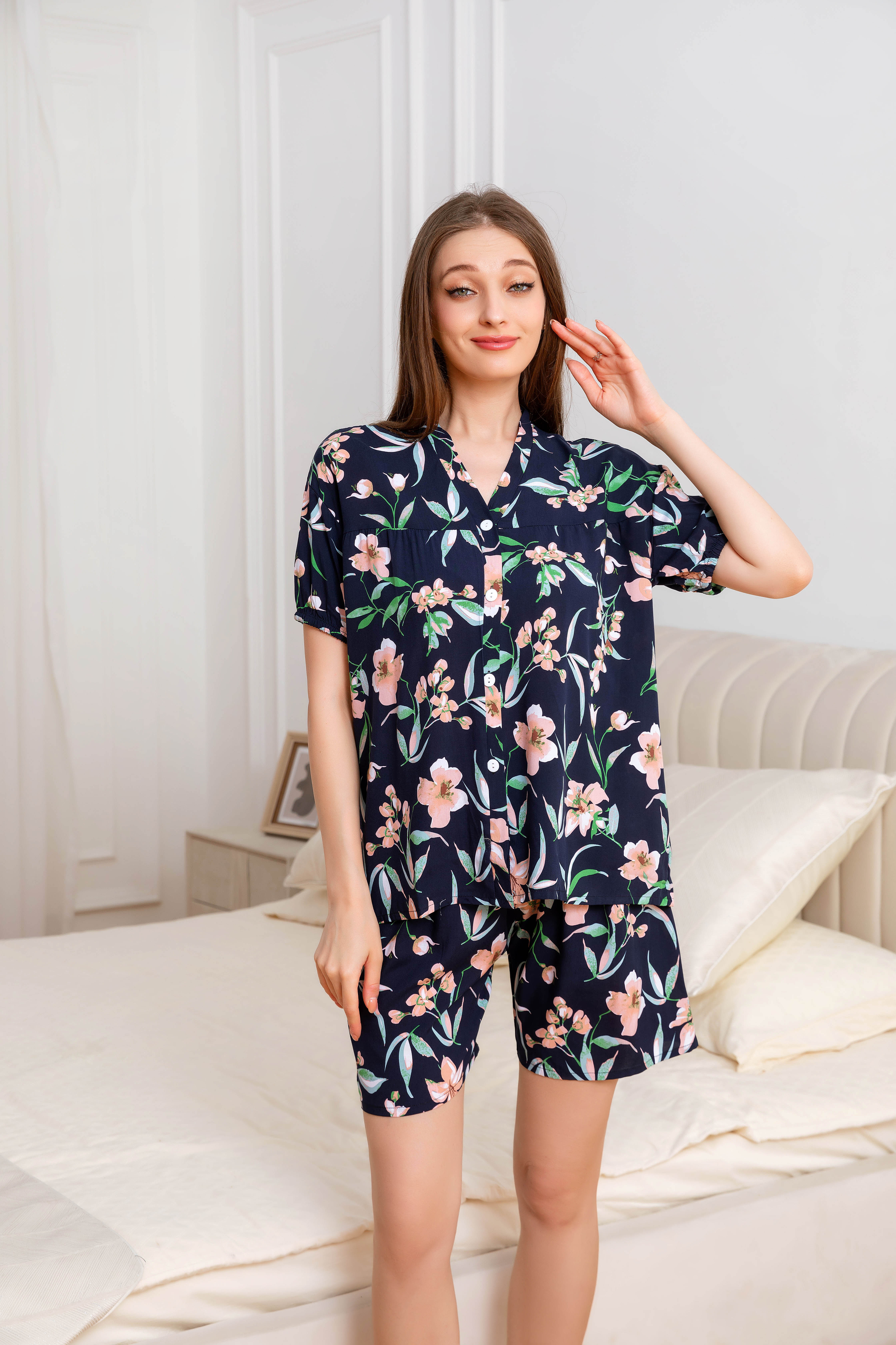 Women's home clothes, pajamas, black background, gardenia shorts set D207