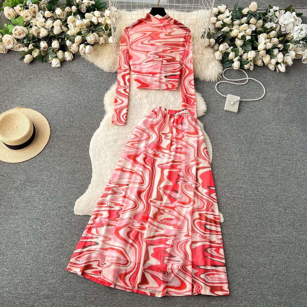 Feng 2023 New Pure Desire Spicy Girl Short Long Sleeved Mesh Top High Waist Skirt Fashion Tie Dye Set Self-cultivation Bifurcated Round Neck Dress Den