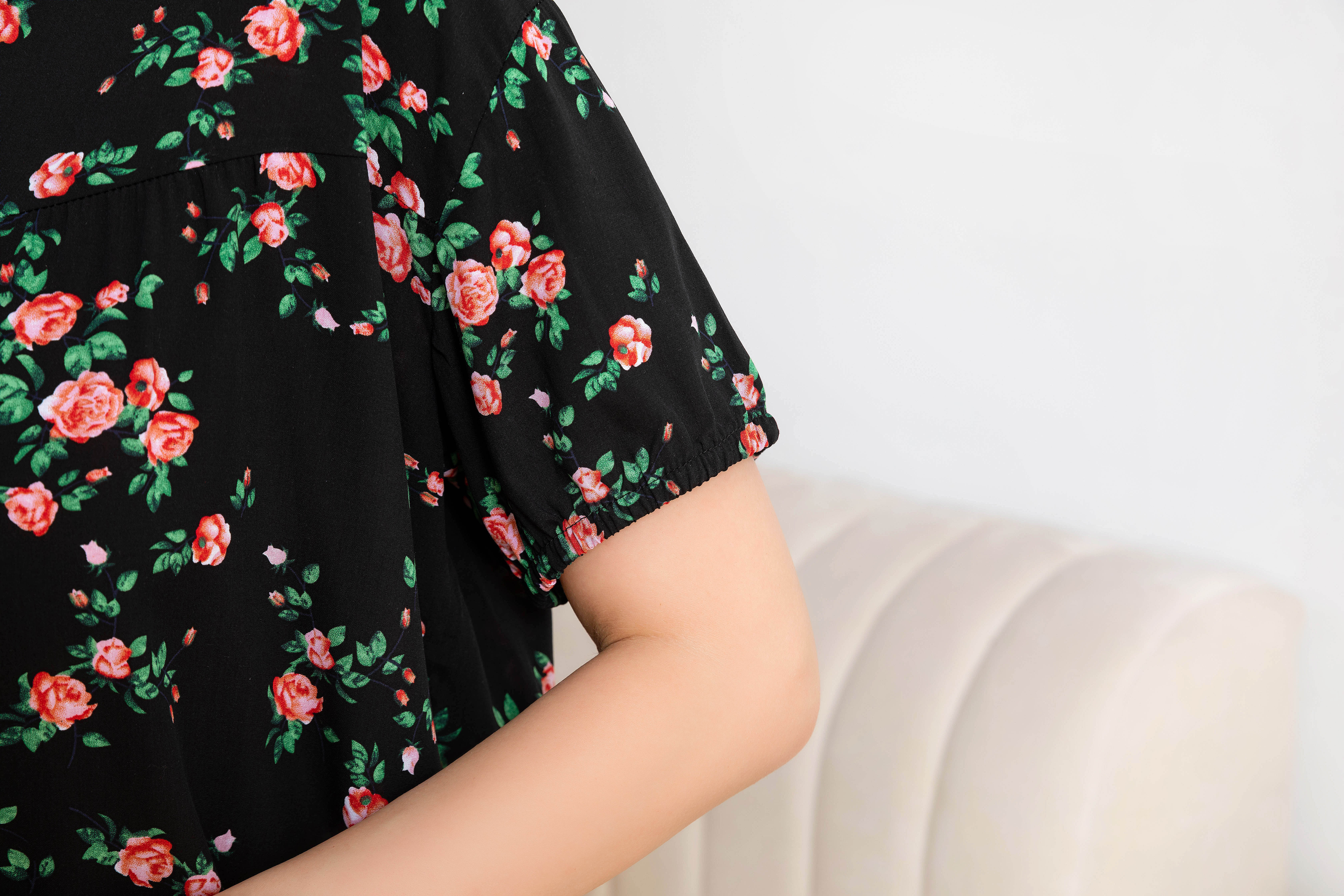 Women's home clothes, pajamas, black background, small rose shorts set D206