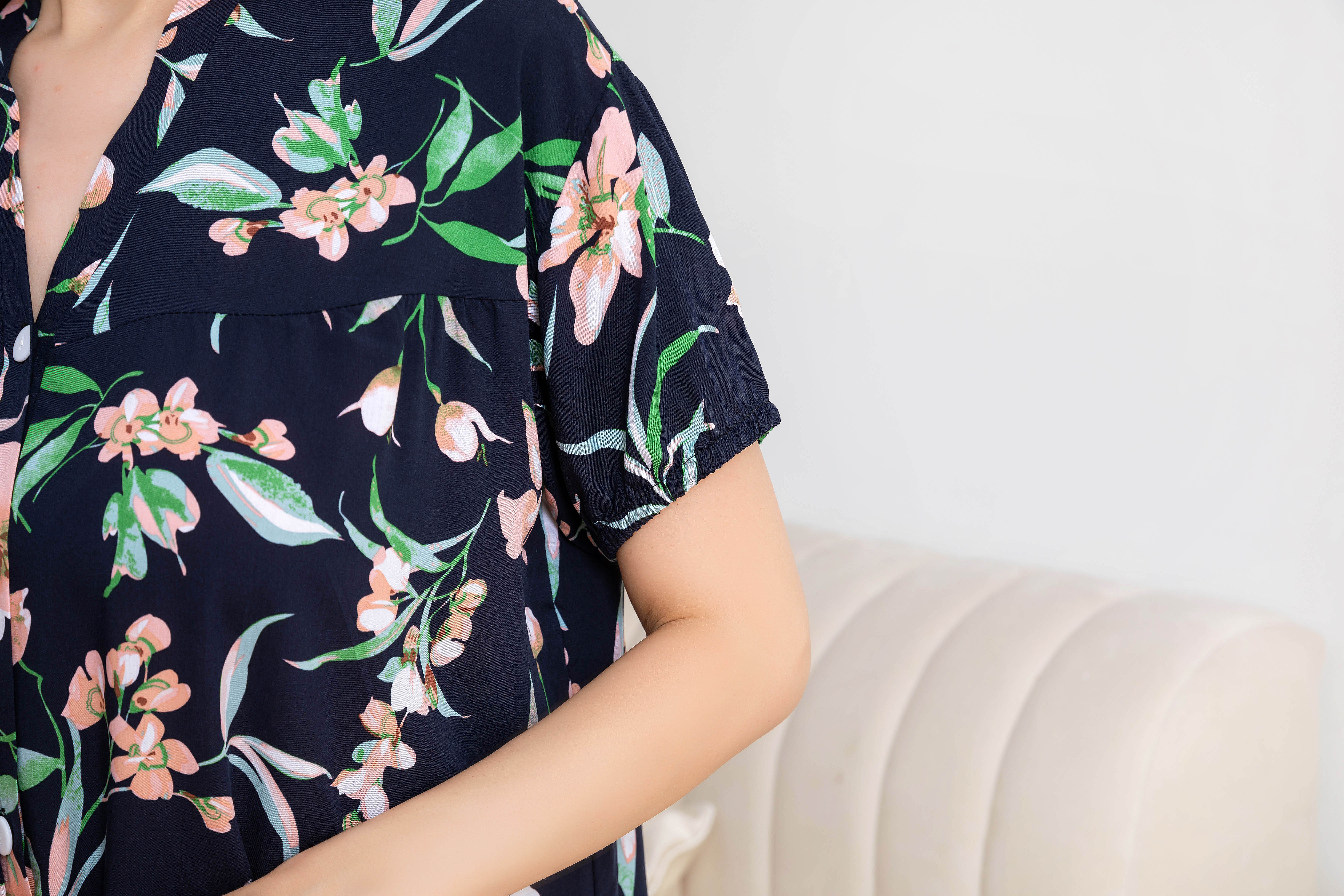 Women's home clothes, pajamas, black background, gardenia shorts set D207