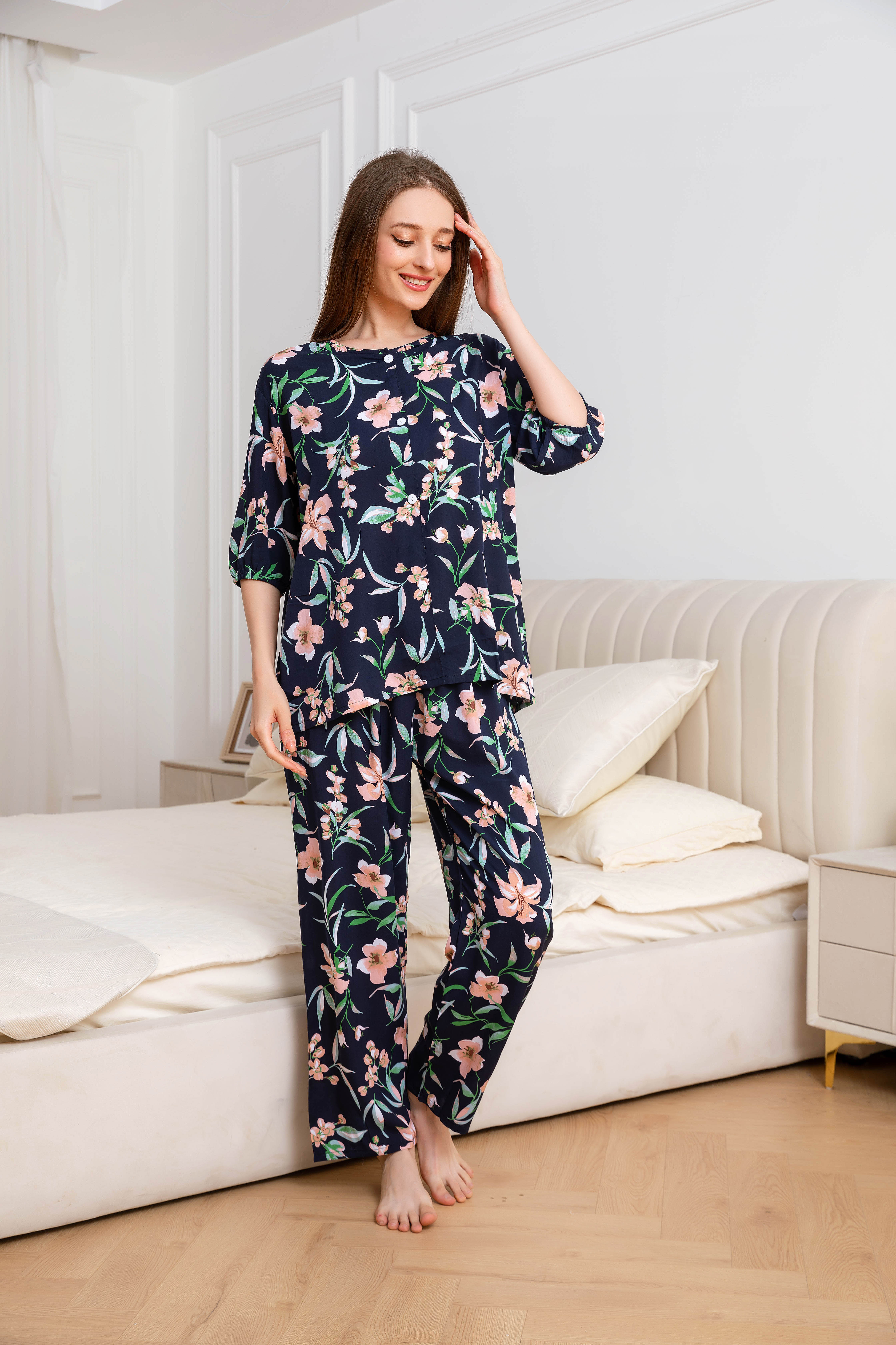 Women's Home Clothes, Pajamas, Black Bottom, Gardenia Flower Pants Set C208