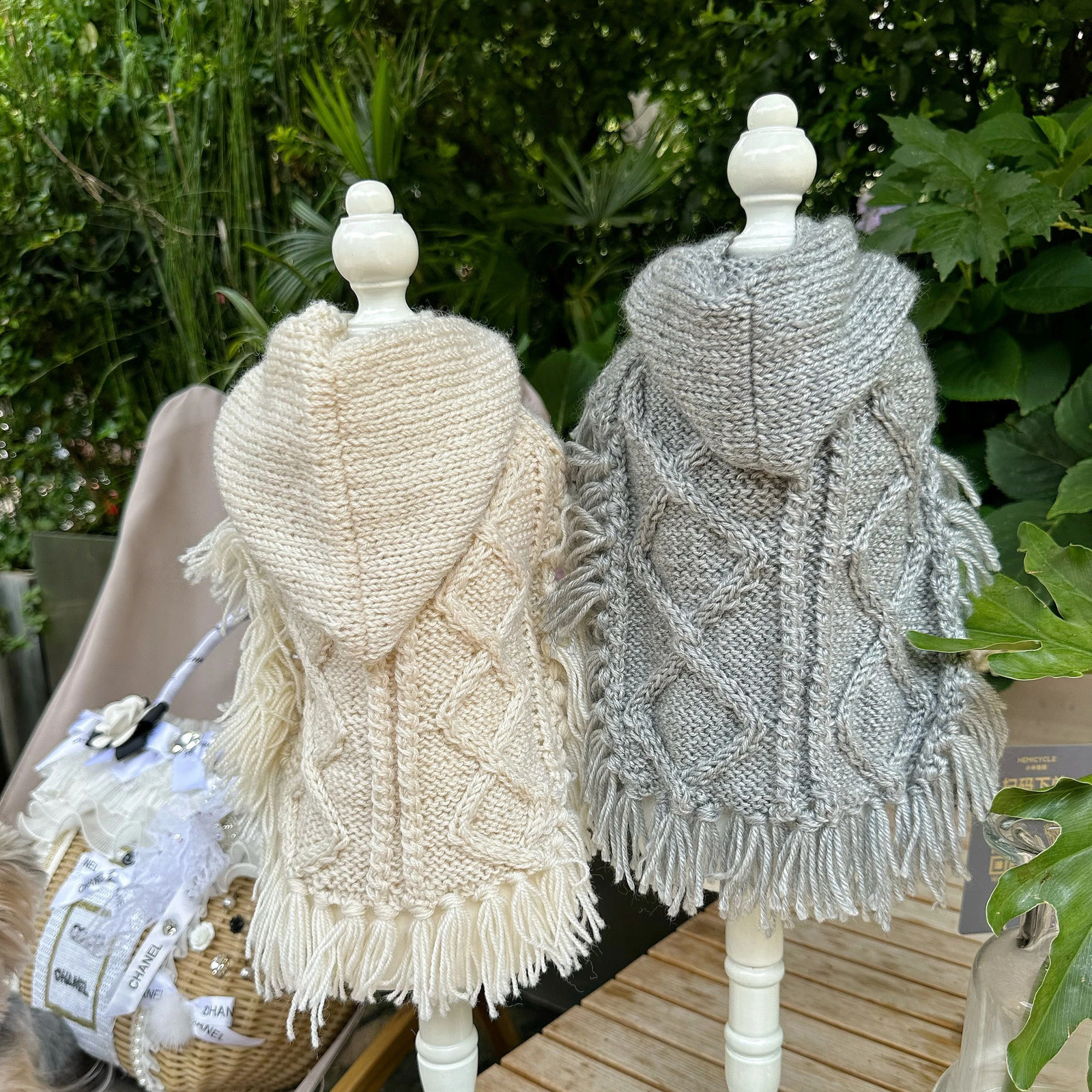 Pet Autumn and Winter Warm Cloak Sweater Handmade Hooked Sweater Yorkshire Malzis Dog Cloak Pet Sweater Pet Clothes Dog Coat 240722