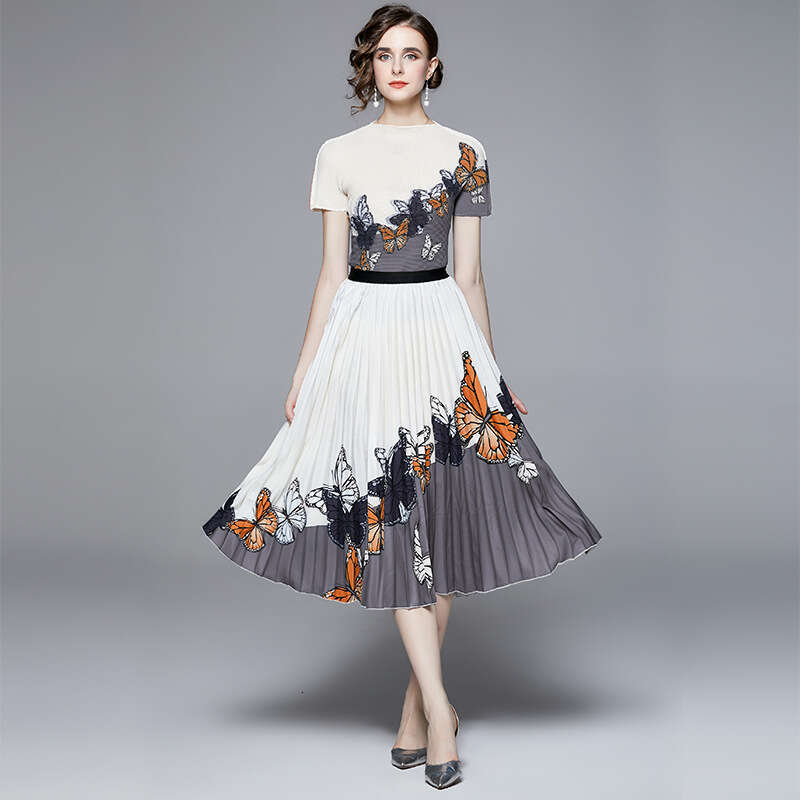 New Casual, Comfortable, Slimming, Belly Covering, Three House Pleated Two-piece Set with Oversized 3-meter Skirt Hem Temperament Novelty Waist Round 