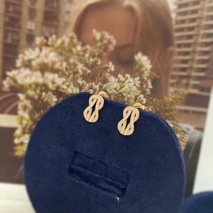 Stud Fashionable Fei Jia Horseshoe Inlaid with Diamonds V Gold Thickened Plating 18K Rose Gold Starry Sky Earrings J240719