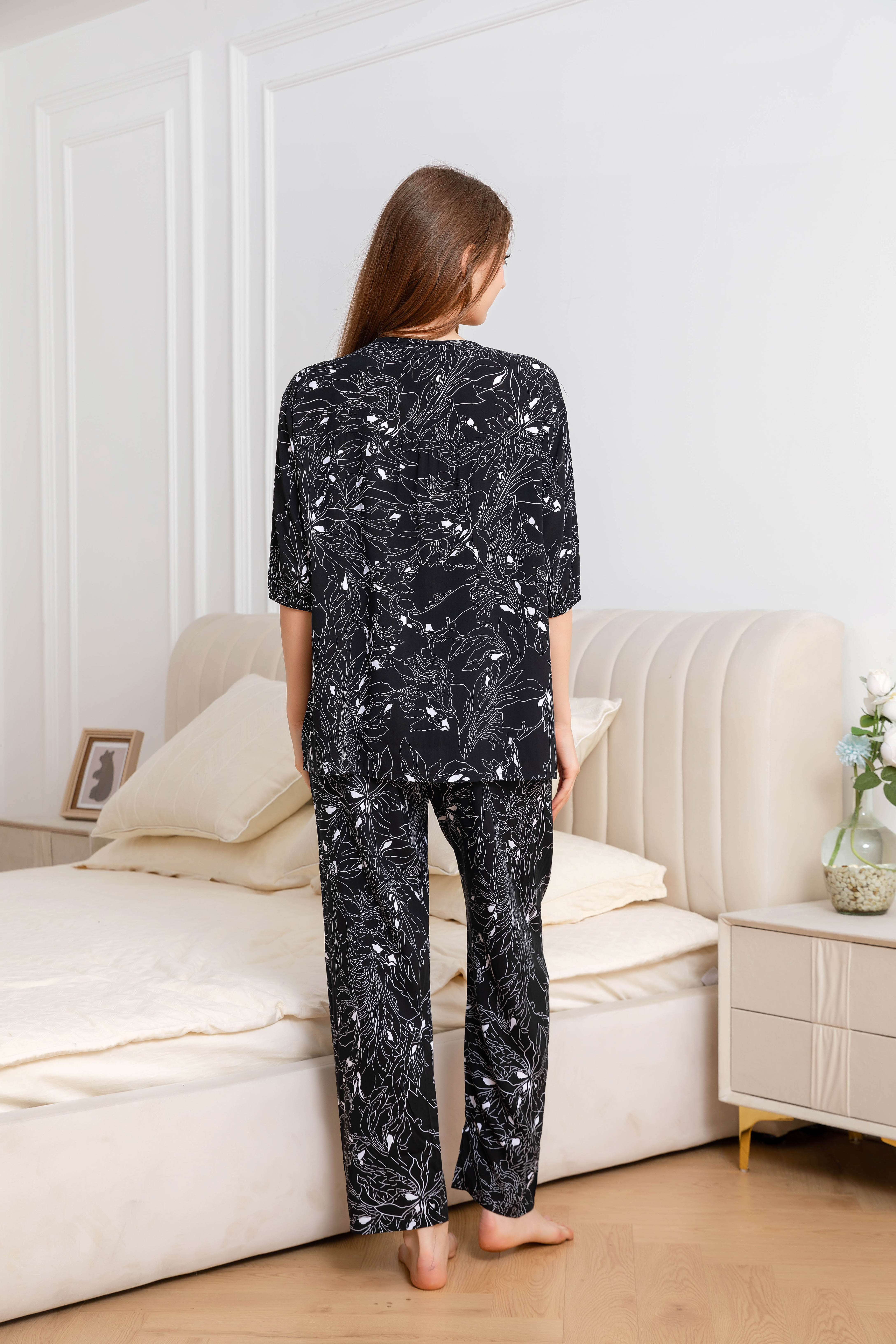 Women's home clothes, pajamas, black background, white leaf pants set C209