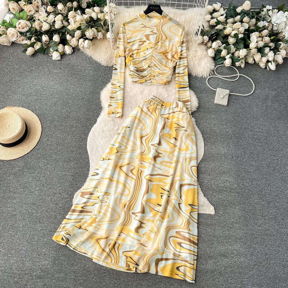 Feng 2023 New Pure Desire Spicy Girl Short Long Sleeved Mesh Top High Waist Skirt Fashion Tie Dye Set Self-cultivation Bifurcated Round Neck Dress Den