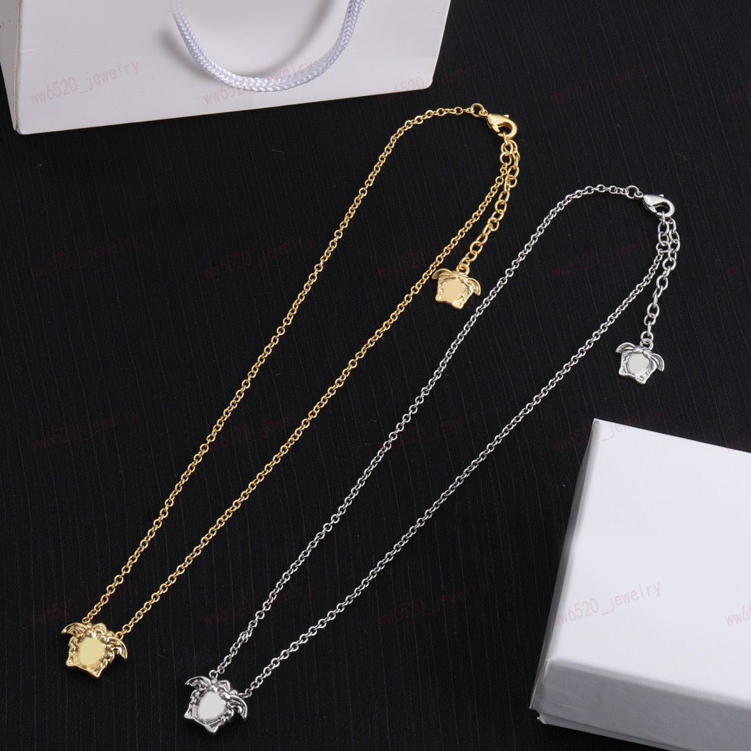 Designer necklace gold/silver 2 colors engraved portrait pendant necklace High quality fashion personality simple send family friends lovers or their own best gift