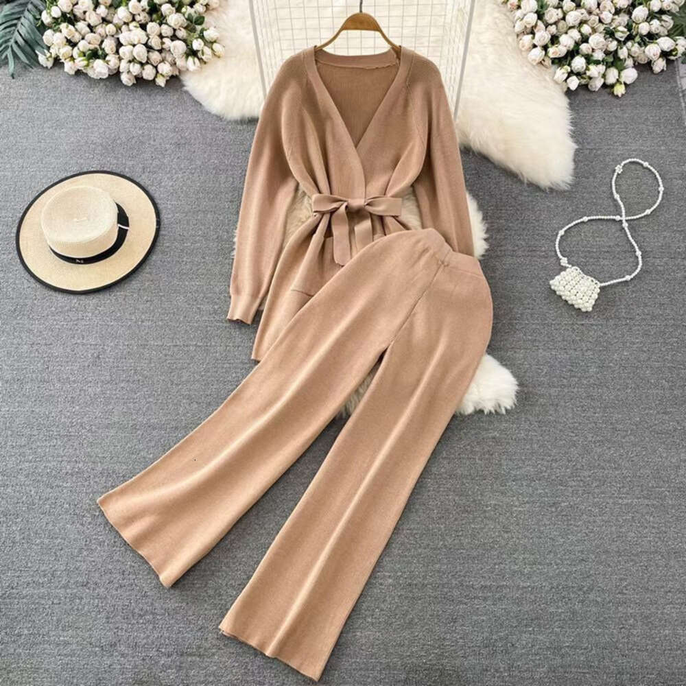 Fashionable Western Style, Slimming and Age Reducing Knitted Two-piece Set of Small Fragrant Wide Leg Pants Bifurcated Self-cultivation Novelty High W