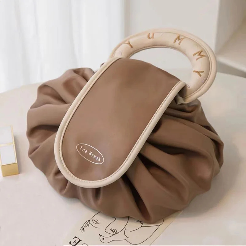 Portable Makeup Bag for Daily Use Fashionable Womens Large Capacity Travel Toilet Drawstring Storage 240723