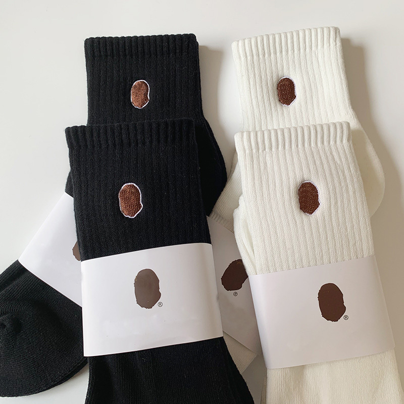 Embroidered socks men's and women's mid tube fashion brand pure cotton autumn and winter towel bottom black and white sports long socks