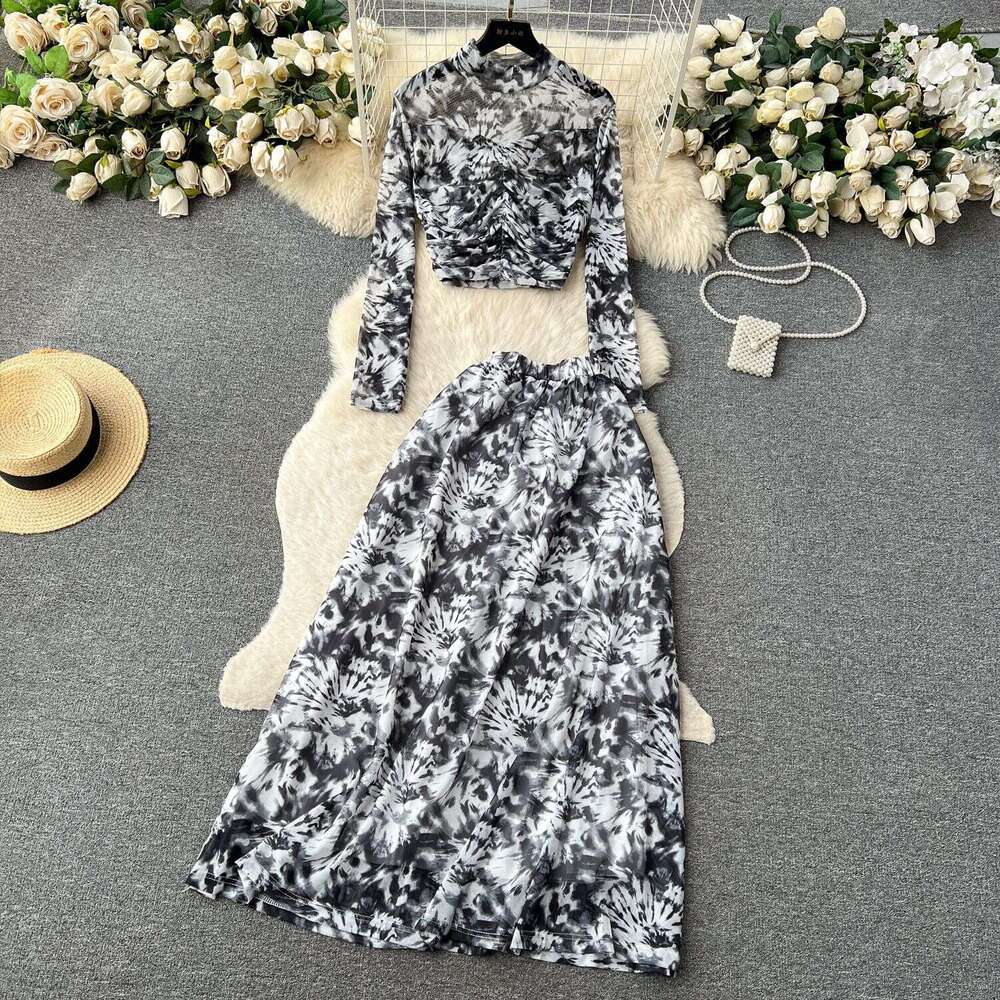 Feng 2023 New Pure Desire Spicy Girl Short Long Sleeved Mesh Top High Waist Skirt Fashion Tie Dye Set Self-cultivation Bifurcated Round Neck Dress Den