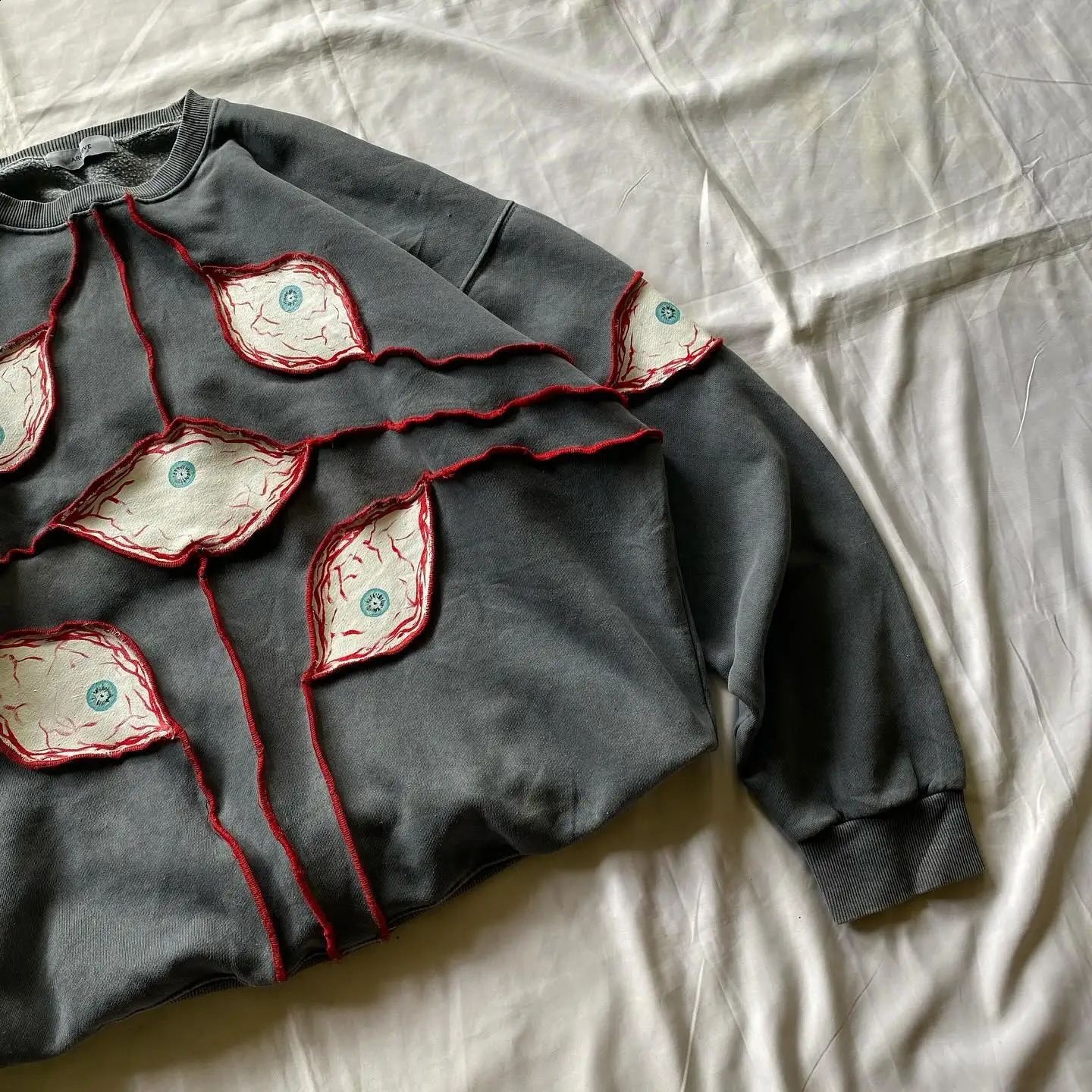 Streetwear Sweatshirt Y2K Mens Retro Hip Hop Eyeball Patch Oversized Pullover Sweatshirt Harajuku Gothic Long Sleeve Tops 240717