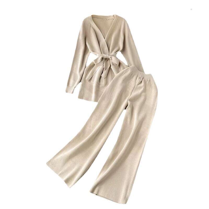 Fashionable Western Style, Slimming and Age Reducing Knitted Two-piece Set of Small Fragrant Wide Leg Pants Bifurcated Self-cultivation Novelty High W