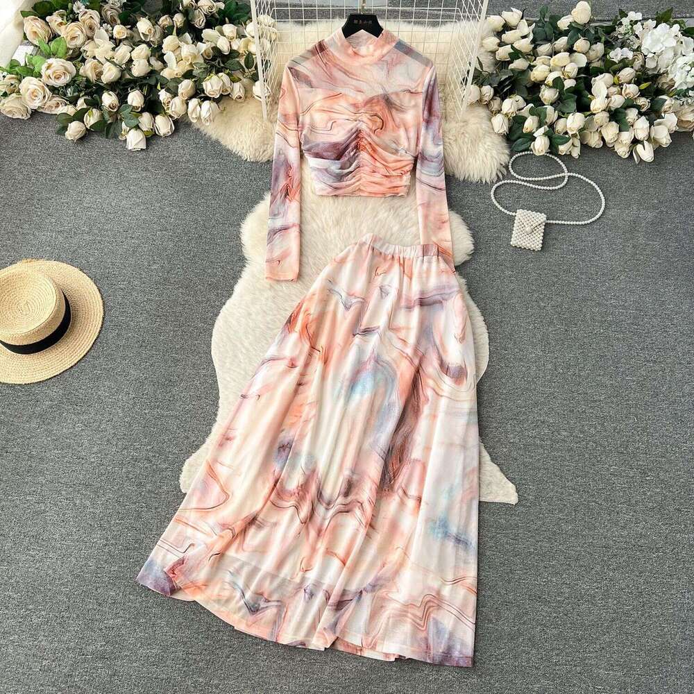 Feng 2023 New Pure Desire Spicy Girl Short Long Sleeved Mesh Top High Waist Skirt Fashion Tie Dye Set Self-cultivation Bifurcated Round Neck Dress Den