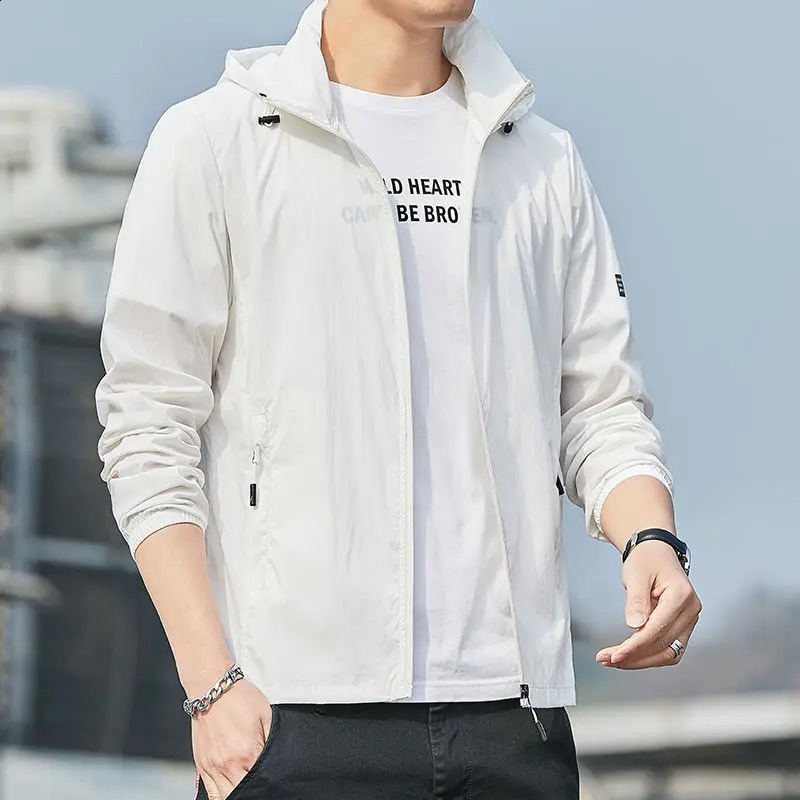 Summer Sun Protection Skin Coats Men Ultra-Light Sportswear Hooded Outwear Men Windbreaker Casual Solid Color Jackets T196 240816
