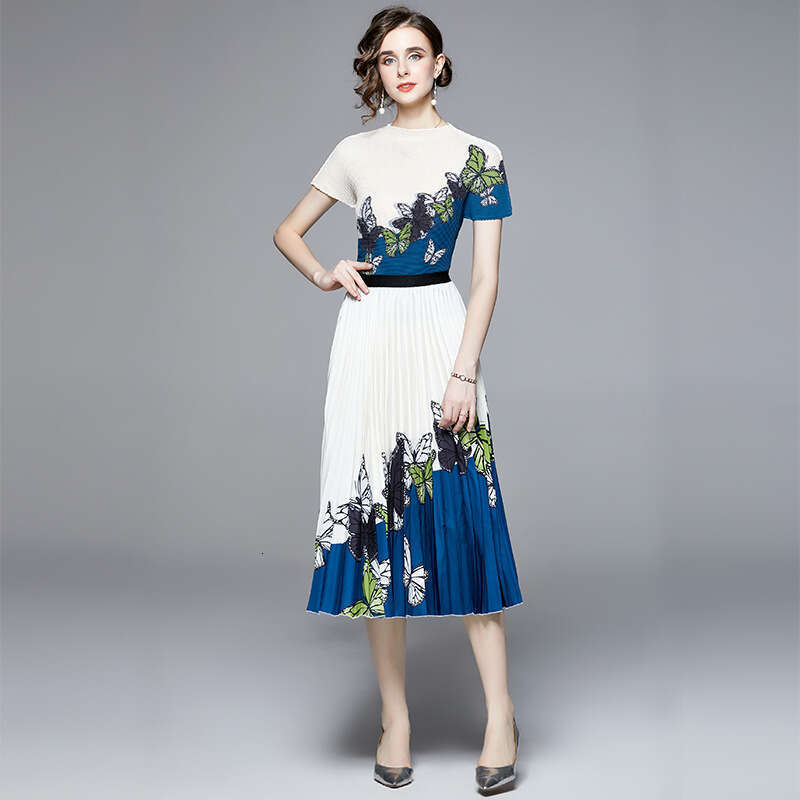 New Casual, Comfortable, Slimming, Belly Covering, Three House Pleated Two-piece Set with Oversized 3-meter Skirt Hem Temperament Novelty Waist Round 