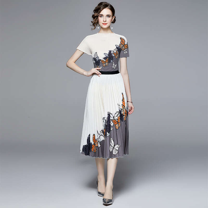 New Casual, Comfortable, Slimming, Belly Covering, Three House Pleated Two-piece Set with Oversized 3-meter Skirt Hem Temperament Novelty Waist Round 