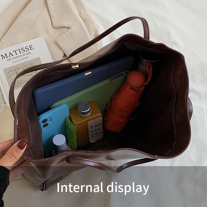 Womens handbag fashionable underwear bag large capacity soft Pu leather shoulder retro cross body casual portable bucket 240723