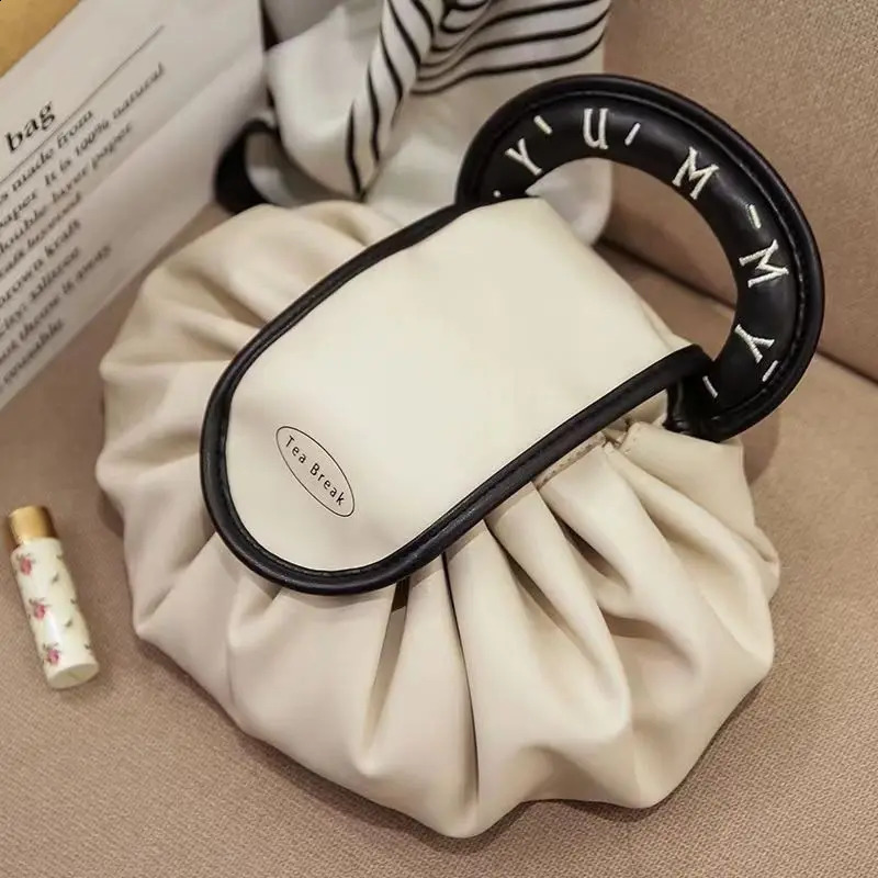 Portable Makeup Bag for Daily Use Fashionable Womens Large Capacity Travel Toilet Drawstring Storage 240723