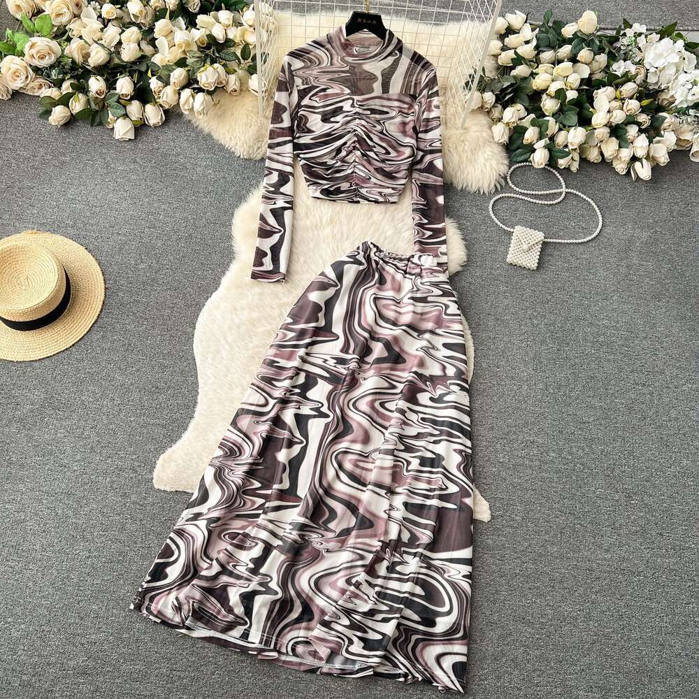 Feng 2023 New Pure Desire Spicy Girl Short Long Sleeved Mesh Top High Waist Skirt Fashion Tie Dye Set Self-cultivation Bifurcated Round Neck Dress Den