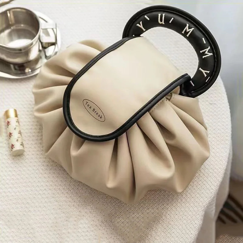 Portable Makeup Bag for Daily Use Fashionable Womens Large Capacity Travel Toilet Drawstring Storage 240723