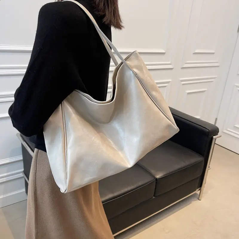 Womens handbag fashionable underwear bag large capacity soft Pu leather shoulder retro cross body casual portable bucket 240723