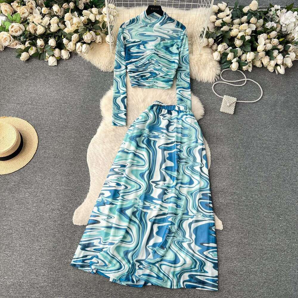 Feng 2023 New Pure Desire Spicy Girl Short Long Sleeved Mesh Top High Waist Skirt Fashion Tie Dye Set Self-cultivation Bifurcated Round Neck Dress Den