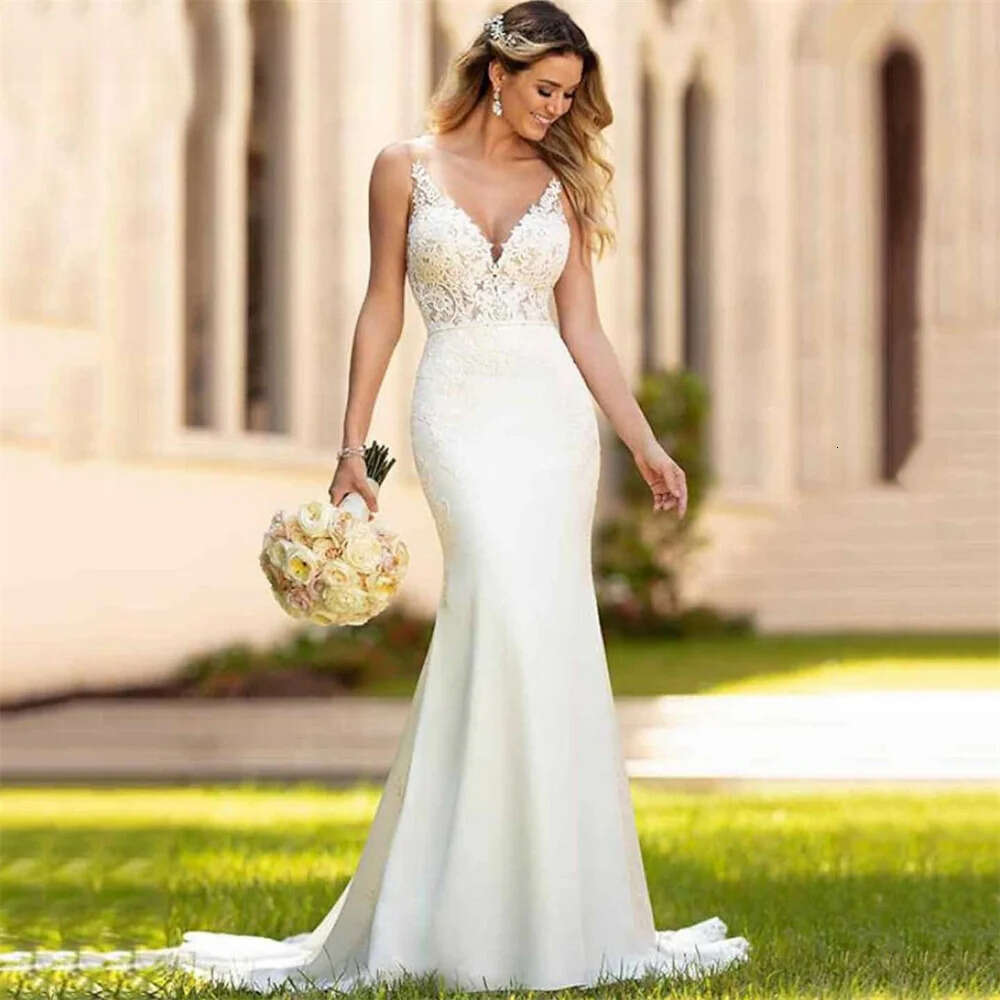 Sexy Mermaid Wedding Dresses V Neck Bride Gowns Sleeveless Bridal Robes Appliques Buttons Backless Lace Charming