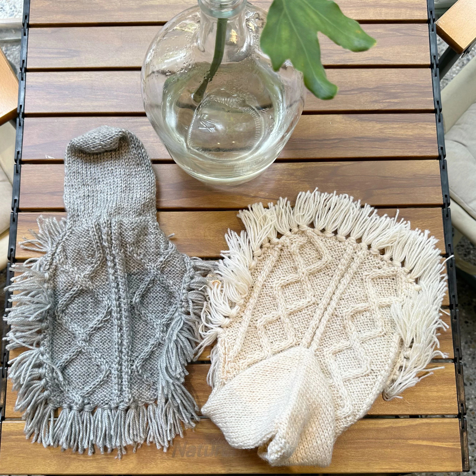 Pet Autumn and Winter Warm Cloak Sweater Handmade Hooked Sweater Yorkshire Malzis Dog Cloak Pet Sweater Pet Clothes Dog Coat 240722
