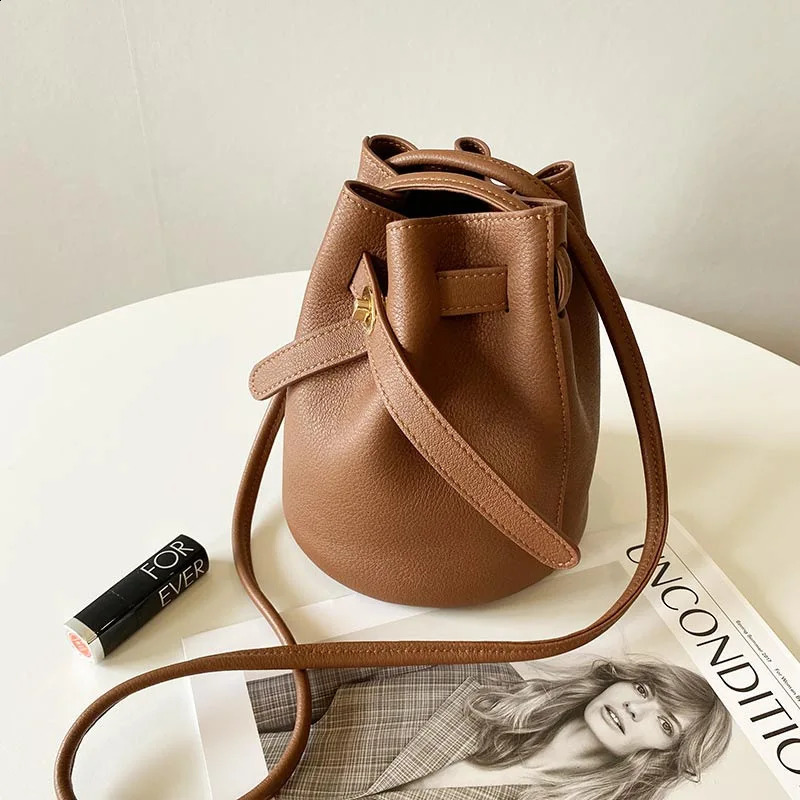 Litchi Pattern Womens Bucket Bag with Lock Cylinder Shoulder Bag Crossbody Small Bag Mobile Phone Bag 240724