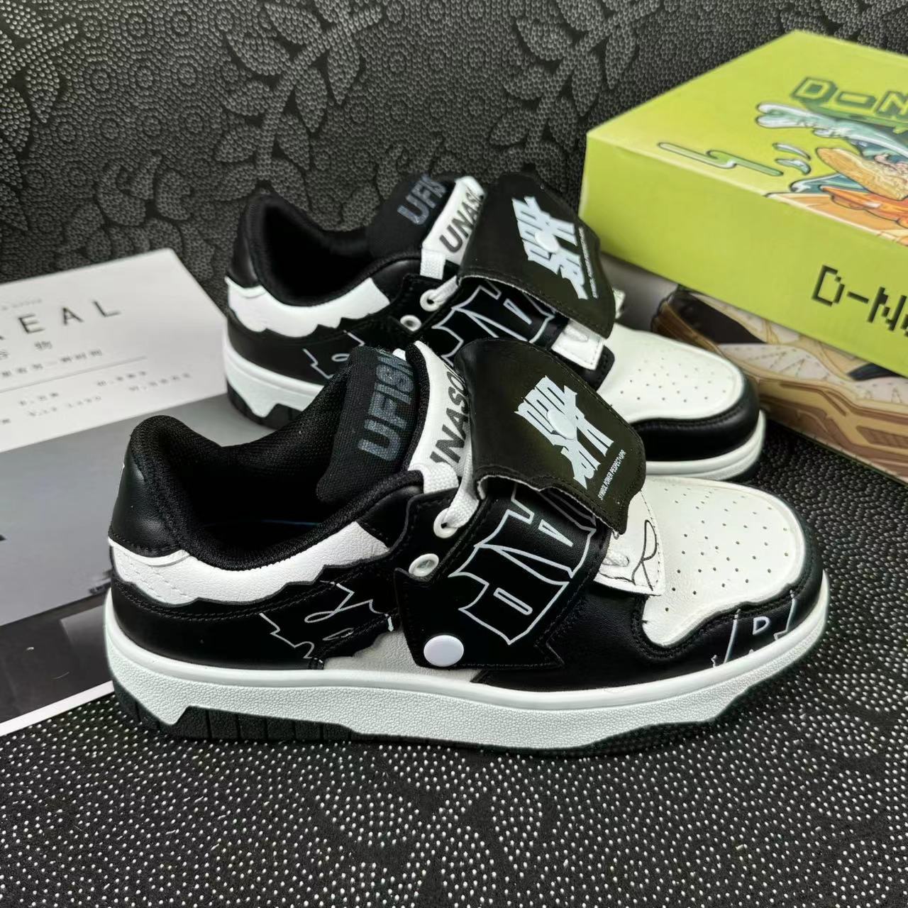 Men's and women's niche personalized lightweight versatile thick soled sports shoes