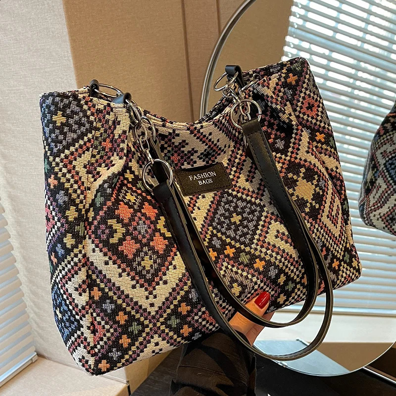 Ethnic style canvas bag large capacity Communicating Versatile shoulder bag womens personalized and fashionable single shoulder handbag 240903