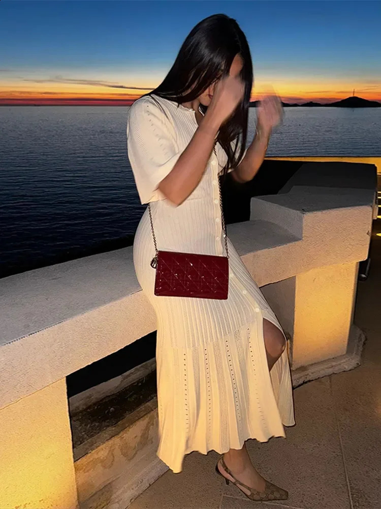 Elegant Solid Pleated Hem Knitted Dress Women Fashion O-neck Short Sleeve Single Breasted Dresses Chic Female High Street Robes 240723