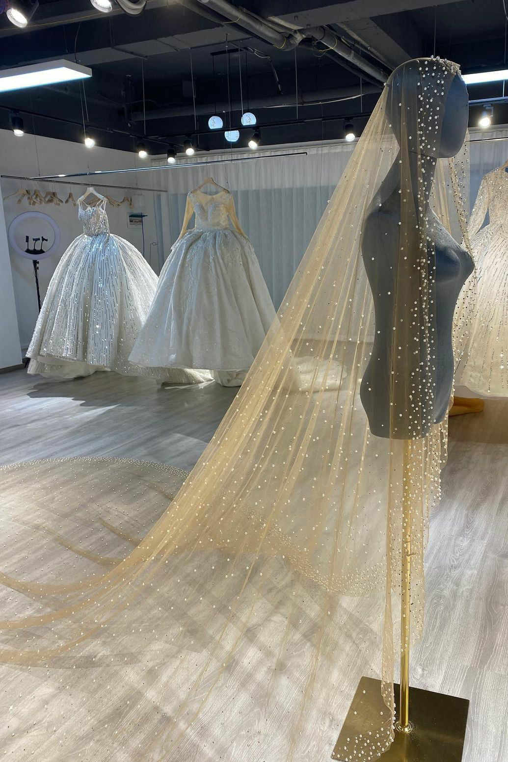 Bridal Veils Spray Champagne Pearls Beading Long Wedding Veil Mariage With Comb One Layer Bride Accessories
