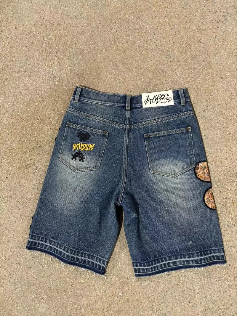 Hip hop Rock street style Jeans Multi-pocket Floral embroidered denim shorts men Y2k Summer Punk loose couple short pants 240722