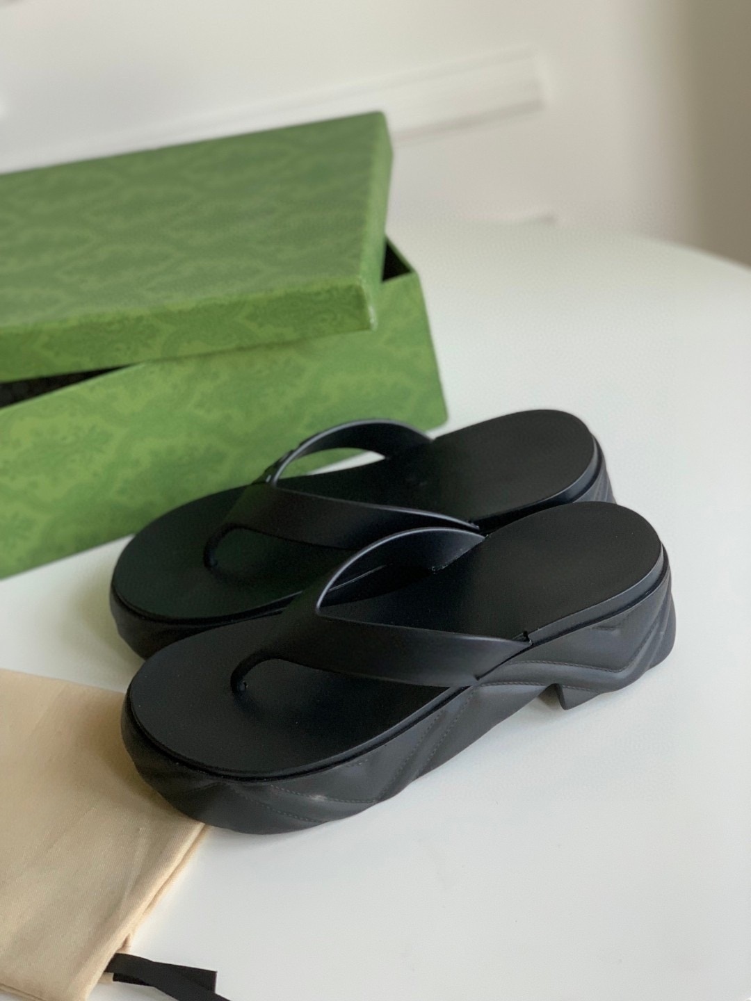 Thick Bottom Luxury Slippers Slide Black Designers Ladies Hollow Sandals Women's Slide Sandal With G Lovely Sunny Beach Woman Slippers