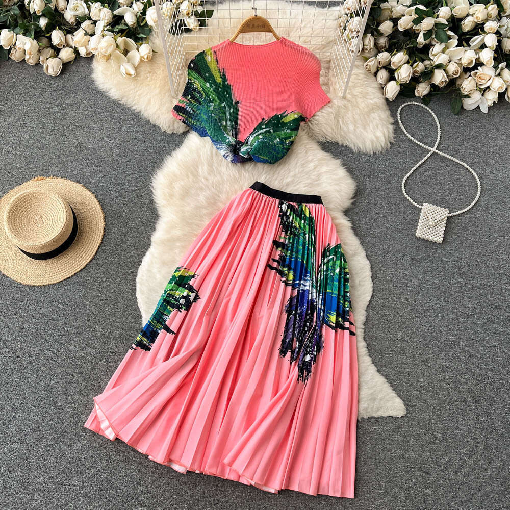 Fashionable and Stylish Printed Short T-shirt Top Two-piece Set for Womens Summer High Waisted, Medium Long Pleated Skirt Short Sexy Lace Dress SKINNY