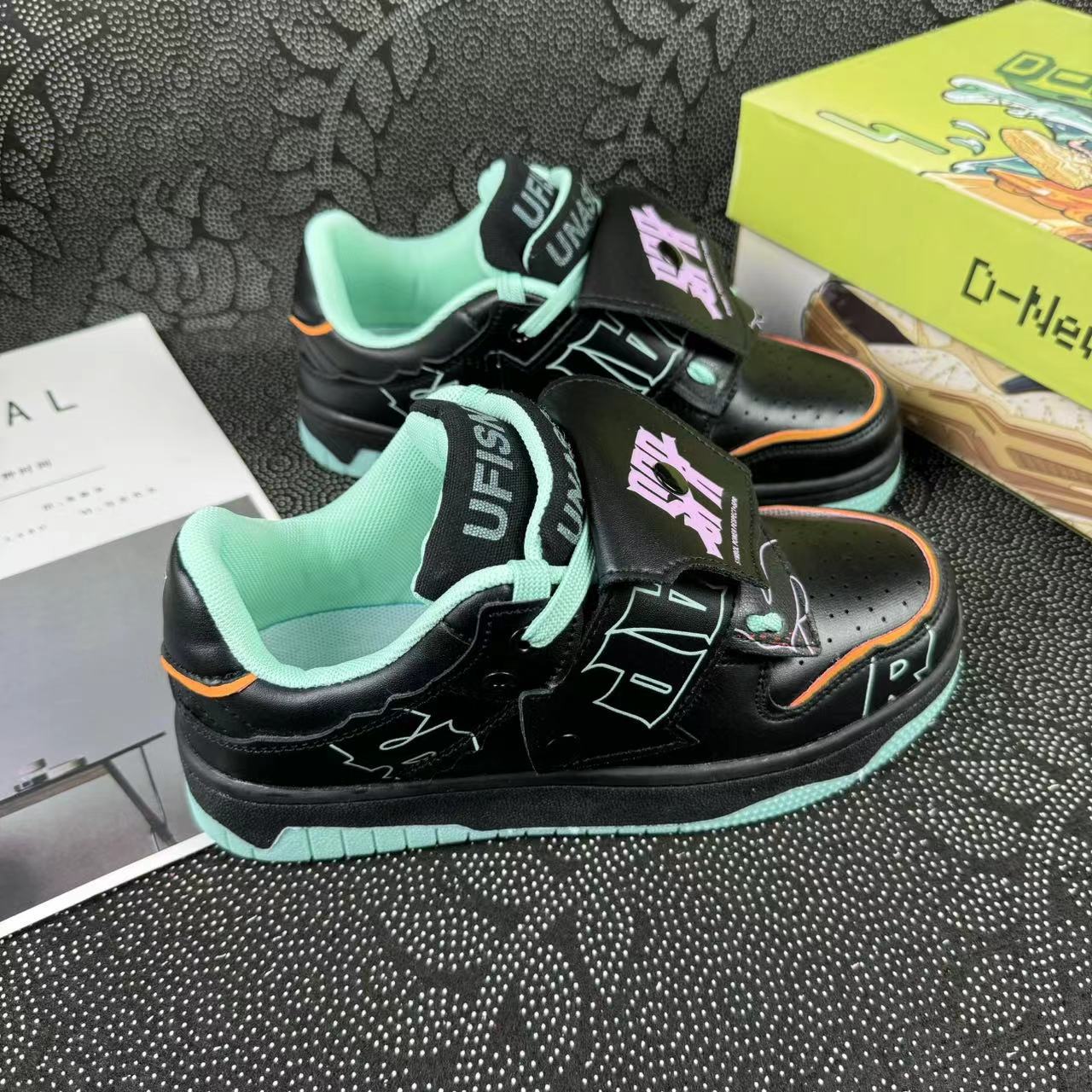 Men's and women's niche personalized lightweight versatile thick soled sports shoes